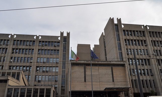 Paura nel tribunale: rinvenuta una bomba nel parcheggio