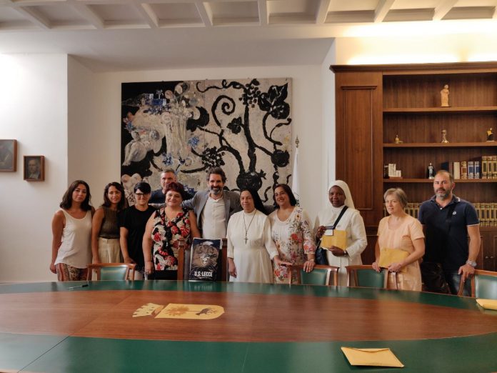 Consegna tessere stadio alle comunità per minori_1