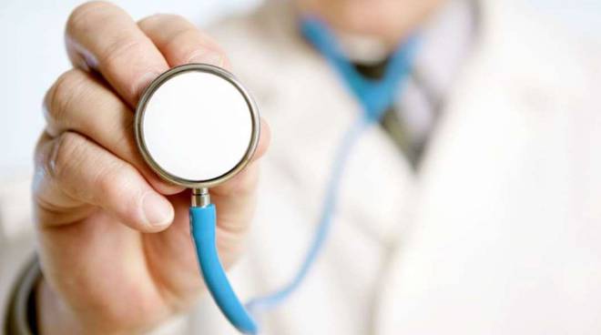 medico-stetoscopio-56976.660x368