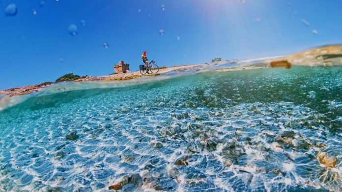 In bici sui mari del Salento - Foto 1