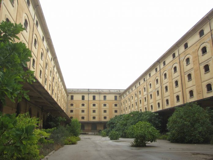 magazzino tabacchi esterno
