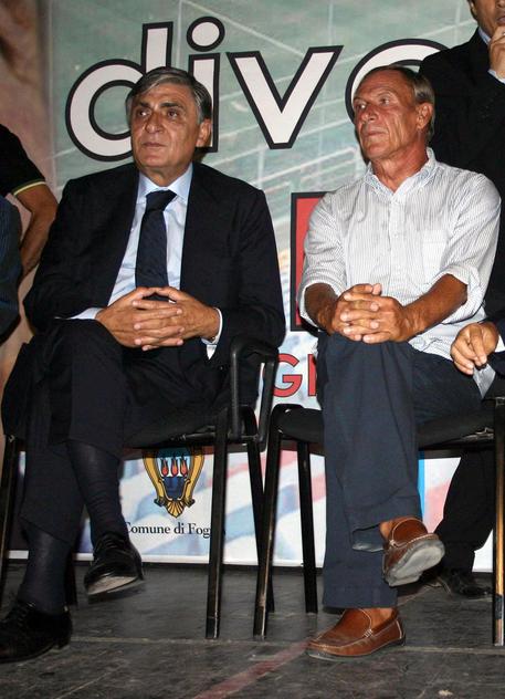 CALCIO: FOGGIA; ATTESA PER ZEMAN, FESTA E CORI TRA TIFOSI