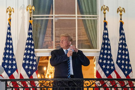 Trump returns to the White House after COVID hospital treatment