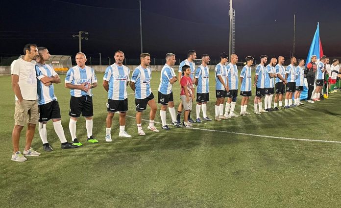 squadra Quartiere Asciu che ha vinto il torneo di calcio dei Quartieri