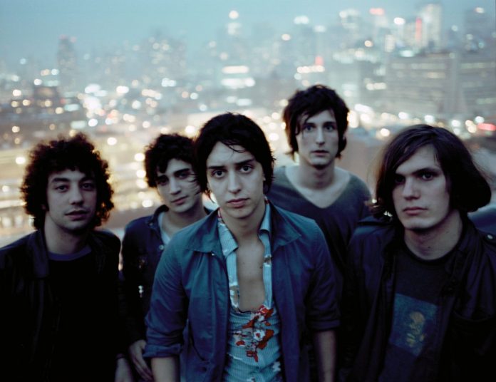 Meet me in the bathroom_the strokes